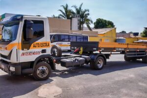 Caminhão usado para ilustrar o processo de habilitação da Carteira E com promoção especial